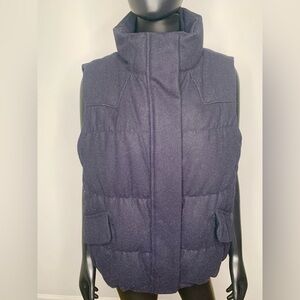 GAP Women's Navy Puffer Vest